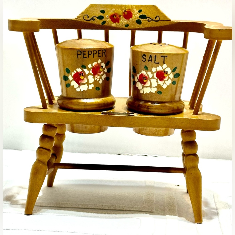 Vintage Wooden Handpainted Salt and Pepper Shaker Japan - Picture 2 of 8
